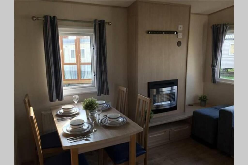 8 Berth Caravan At Parkdean Camber Sands Exterior photo