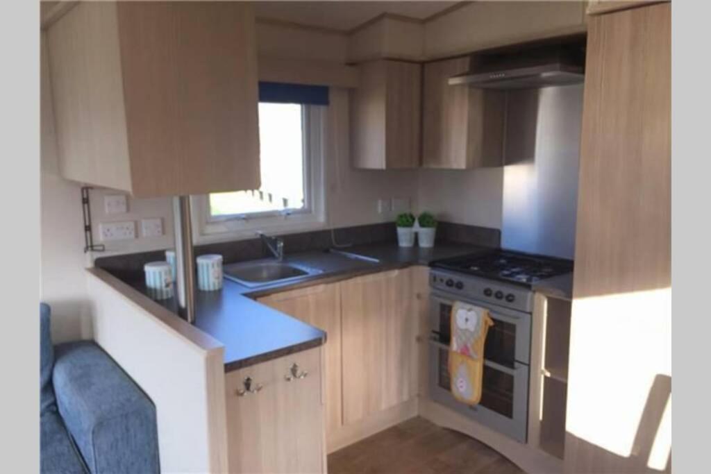 8 Berth Caravan At Parkdean Camber Sands Exterior photo
